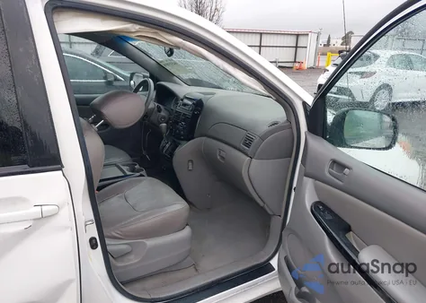 2004 Toyota Sienna Le z USA, uszkodzony, nr VIN 5TDZA23C94S104155